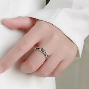 The Dainty Weave Ring in antiqued 925 silver